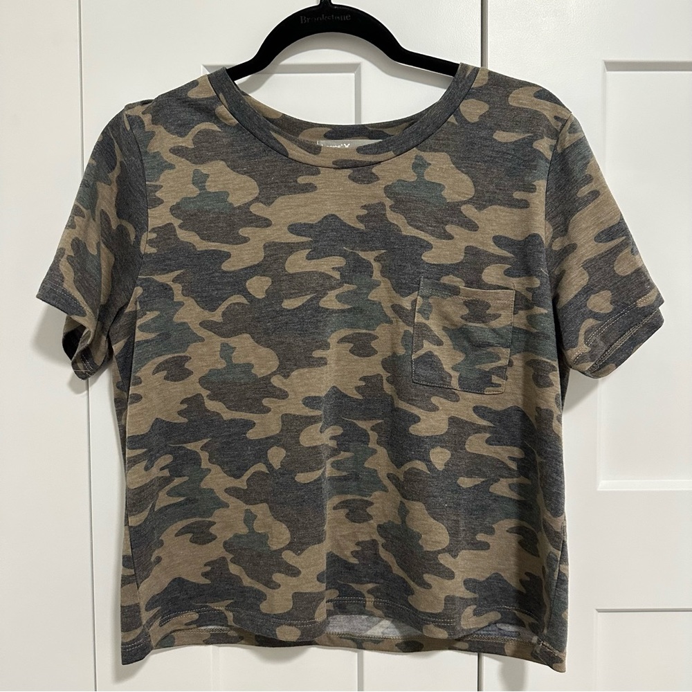 Women’s Camo Cropped Tee- Size Large